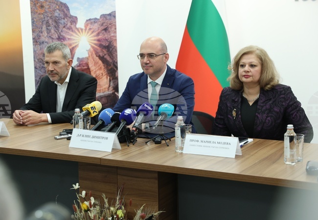 Министър Илин Димитров представи Програмата за развитие на сектор „Туризъм“ и обяви, че ще работи и за възможността ваучерите за храна да могат да се използват и за туризъм