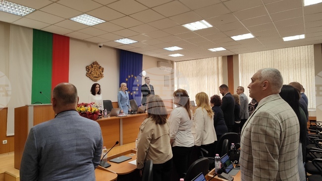 Три отличия „Почетен знак за граждански принос“ бяха връчени на тържествено заседание на Общинския съвет на Пазарджик в навечерието на празника на града