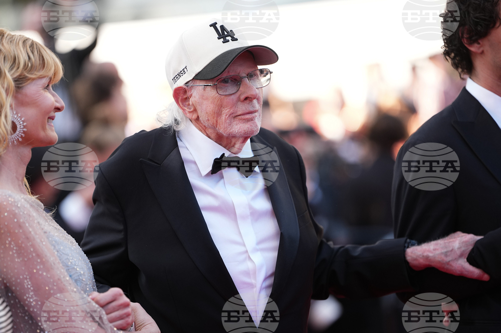 France Cannes 2026 De Gaulle: Tilting Iron Red Carpet