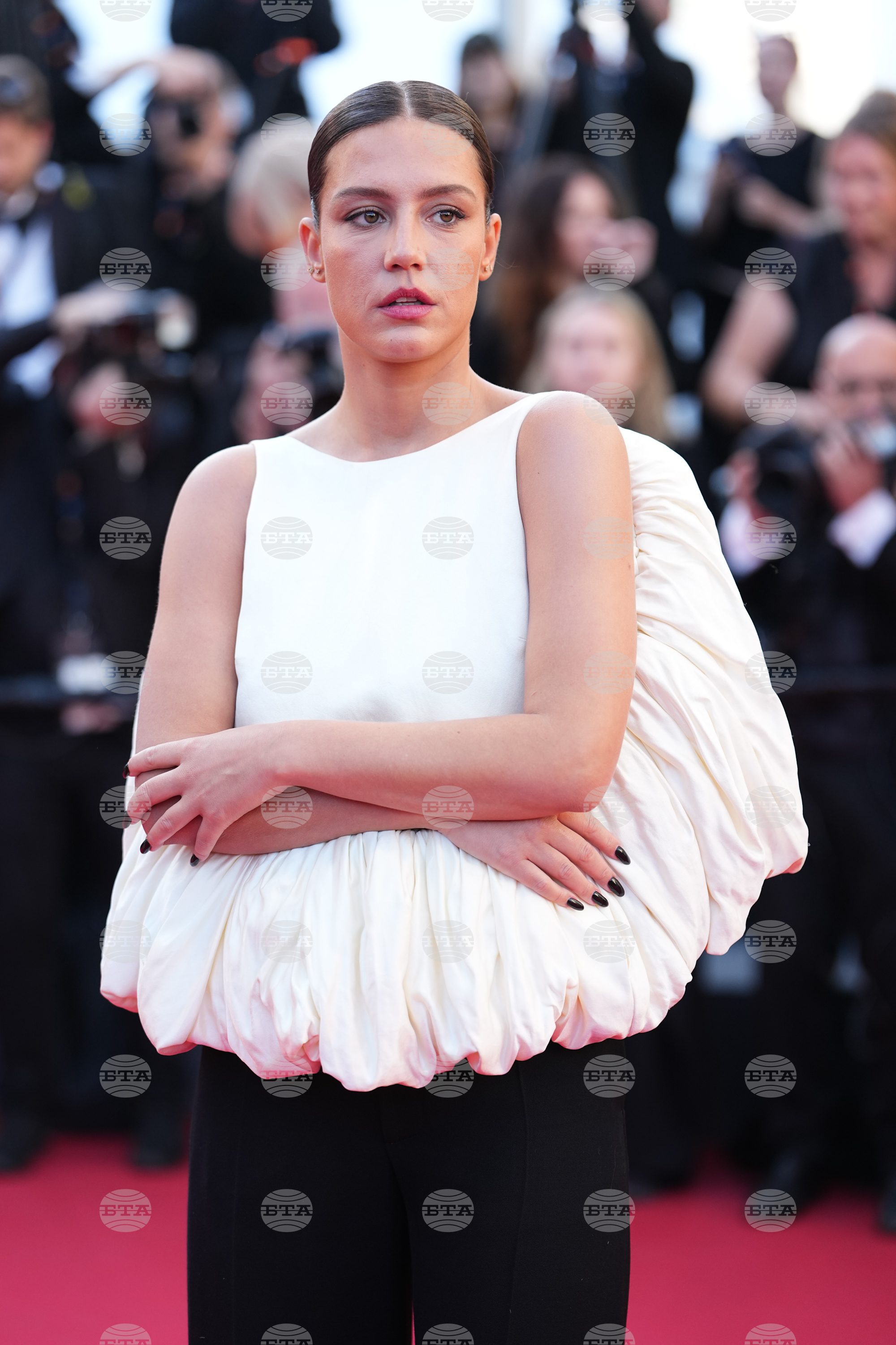 France Cannes 2026 De Gaulle: Tilting Iron Red Carpet