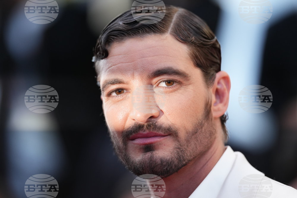 France Cannes 2026 De Gaulle: Tilting Iron Red Carpet