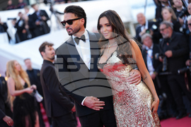 France Cannes 2026 De Gaulle: Tilting Iron Red Carpet