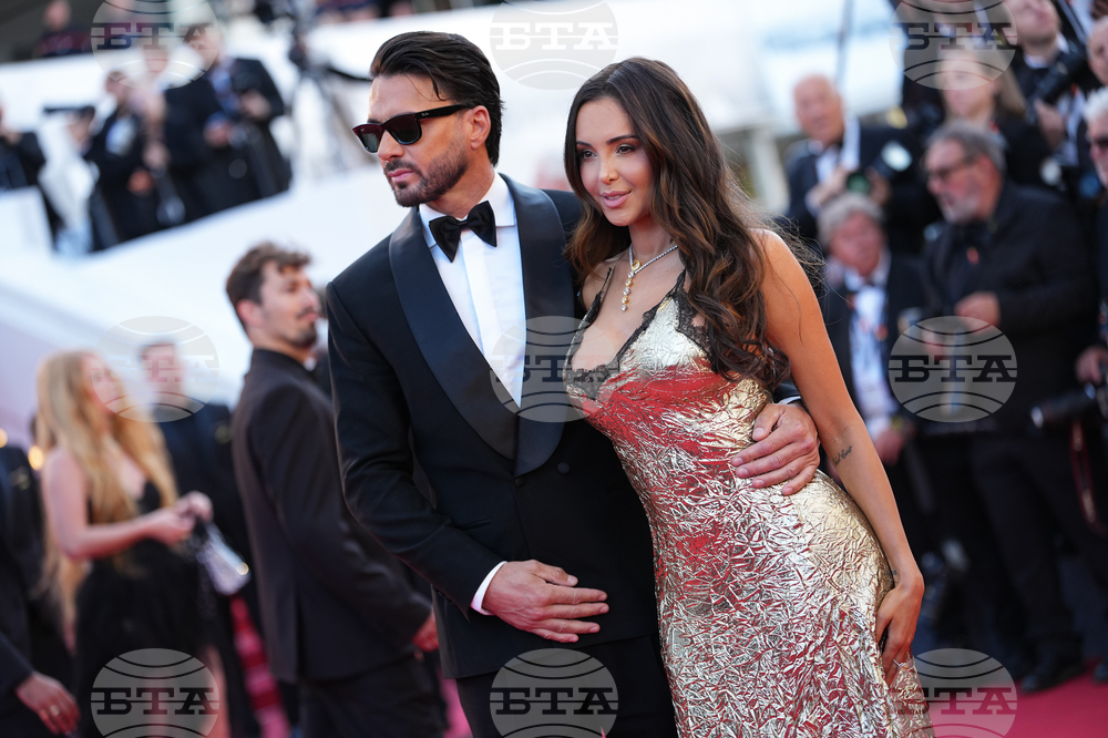 France Cannes 2026 De Gaulle: Tilting Iron Red Carpet