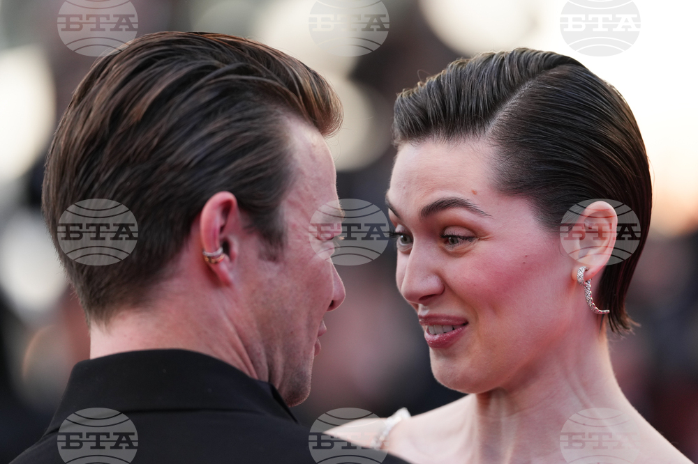 France Cannes 2026 De Gaulle: Tilting Iron Red Carpet