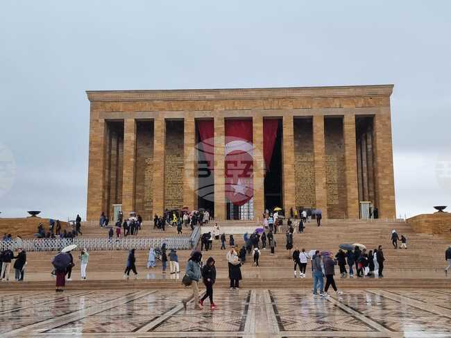 Турция отбелязва двоен празник - Деня на националната независимост и Деня на детето