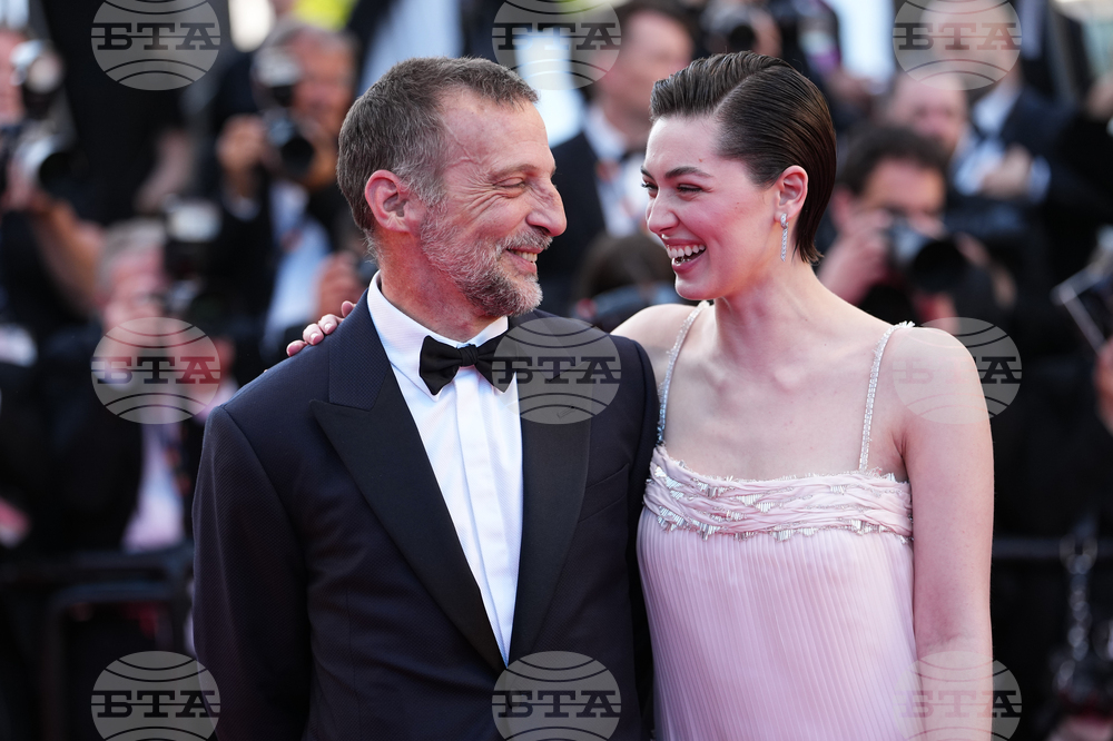 France Cannes 2026 De Gaulle: Tilting Iron Red Carpet