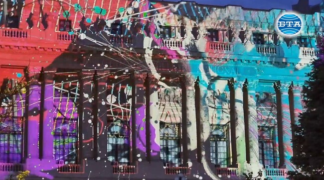 Галерия под небето - спектакъл от светлини преобразява центъра на Букурещ