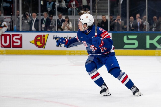 Шампионът САЩ постигна труден успех срещу Германия с дузпи на Световното първенство по хокей на лед 