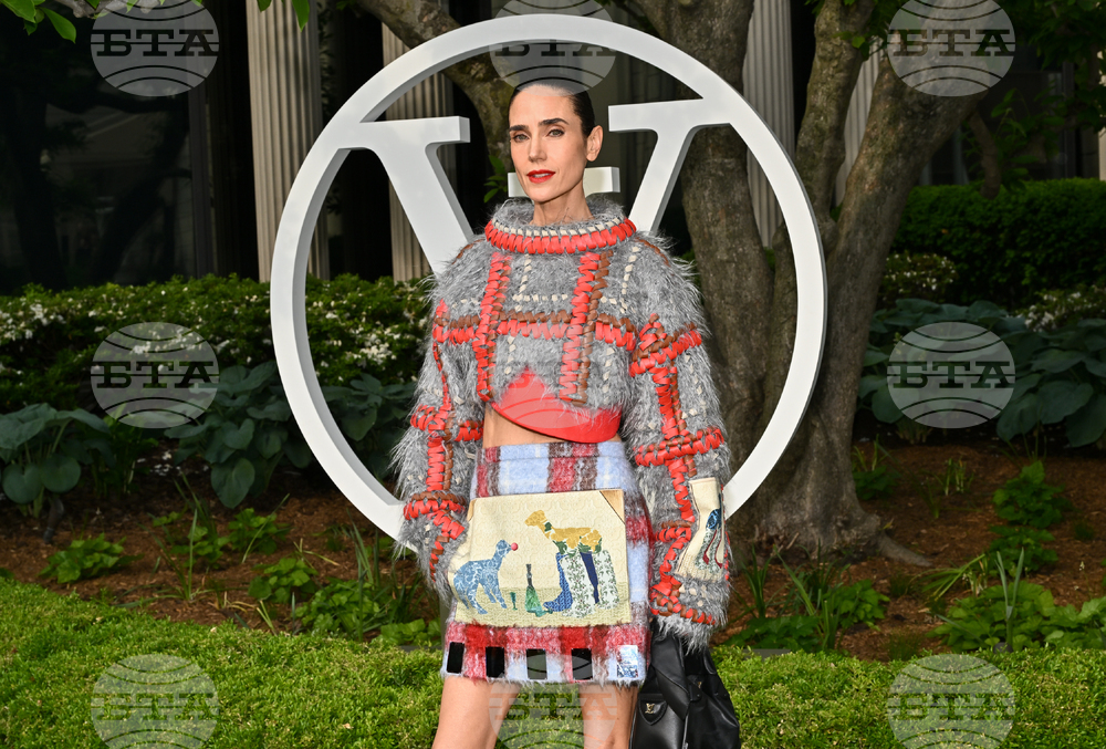 Louis Vuitton Cruise 2027 Collection Fashion Show