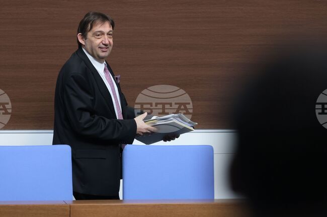 Парламентът изслушва министъра на регионалното развитие и благоустройството Иван Шишков за свлачището на пътя Смолян – Пампорово 