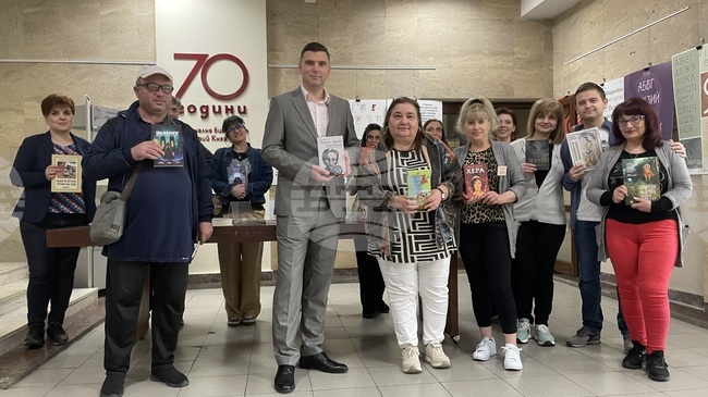„ТЕЦ Марица изток 2“ ЕАД дари книги на три библиотеки в навечерието на 24 май и 60-годишнината на дружеството