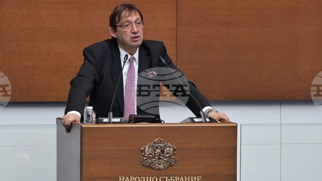 МРРБ и „Прогресивна България“ залагат на най-бързото, а не на най-евтиното решение за възстановяването на пътя, който бе засегнат от свлачището край Пампорово, заяви регионалният министър