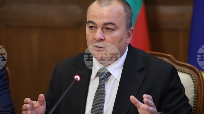 Амбицията ми е с моя екип да създадем абсолютна правна сигурност и предвидимост за земеделските производители, заяви министър Абровски
