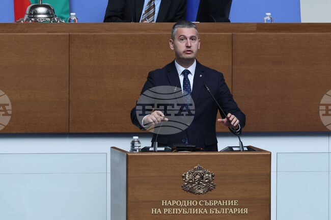„Възраждане“ внасят пред общинските съвети на Средец и Симеоновград подписи за местни референдуми заради изграждането на два бежански лагера