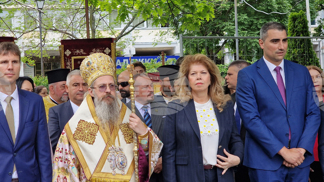 Иво Христов разбира от култура и дипломация, което е необходимо за „Евровизия“, каза Илияна Йотова