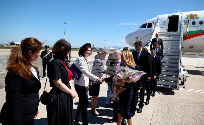 Българската парламентарна делегация, водена от председателя на Народното събрание Михаела Доцова, пристигна в Рим