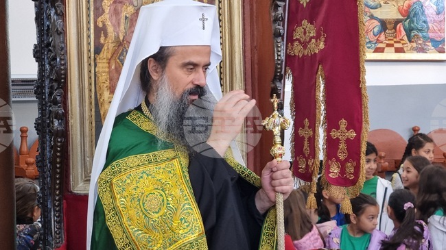 Патриарх Даниил ще отслужи днес света литургия за празника Неделя на светите отци в столичния храм „Св. вмчца Неделя“