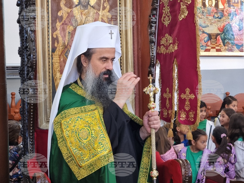 Патриарх Даниил ще отслужи днес света литургия за празника Неделя на светите отци в столичния храм „Св. вмчца Неделя“