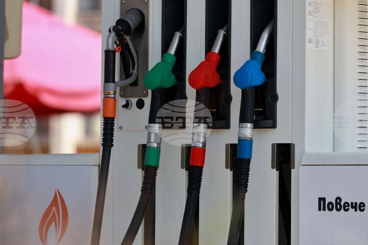 Average Retail Diesel Fuel Price Hits 2-Plus Month Low