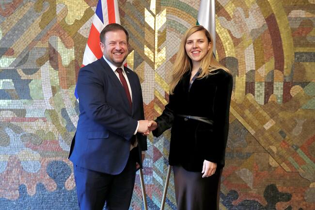 Foreign Minister, UK Minister of State for Europe Discuss Bilateral Strategic Partnership