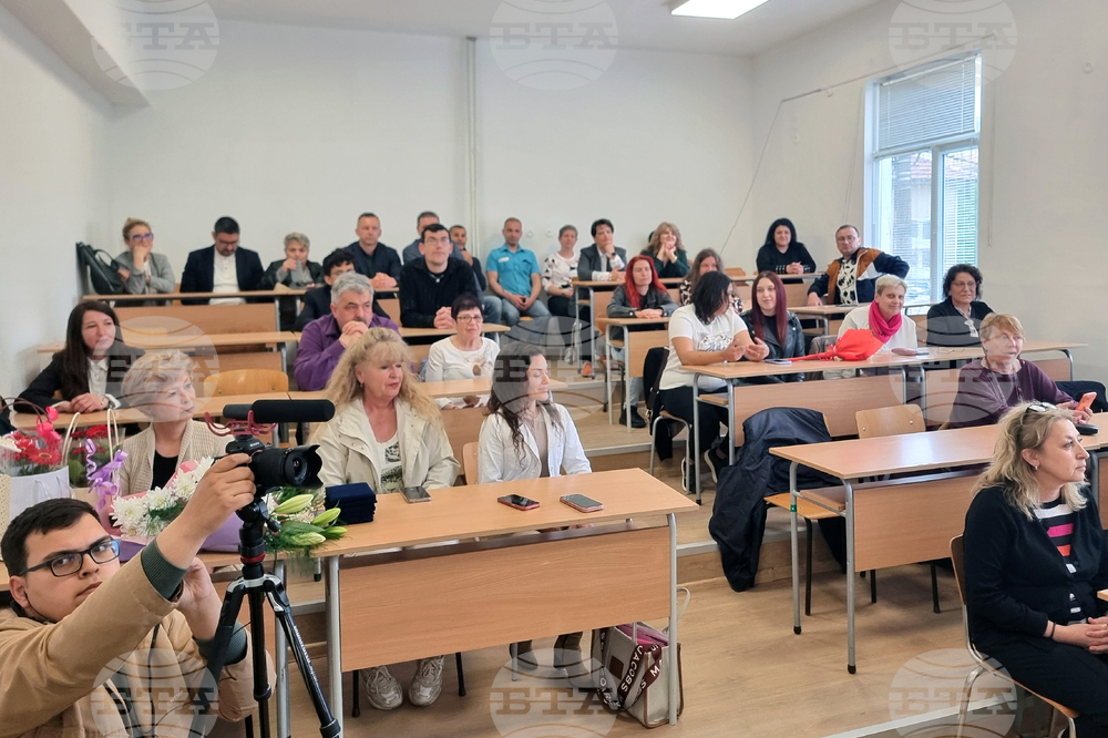 Добрич - парамедици - връчване на свидетелства