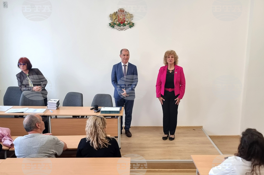 Добрич - парамедици - връчване на свидетелства