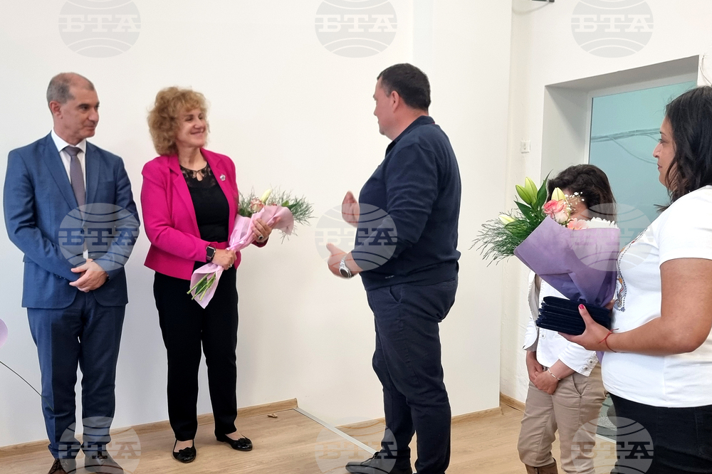 Добрич - парамедици - връчване на свидетелства