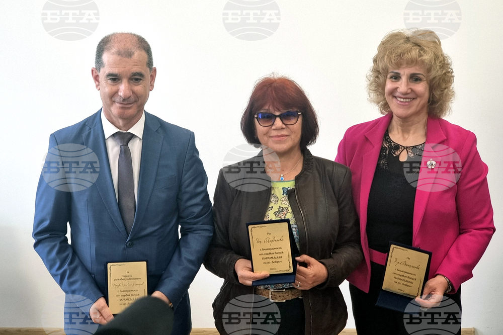 Добрич - парамедици - връчване на свидетелства