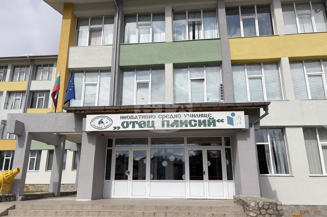 Общо 350 ученици от община Самоков се явиха на националното външно оценяване по български език и литература след седми клас