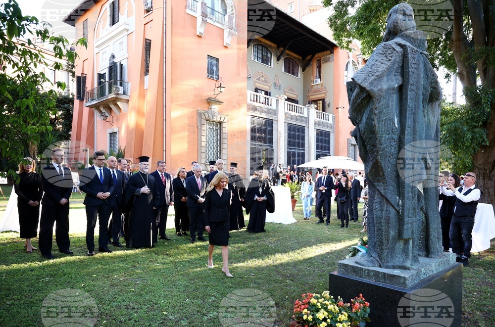 Италия - Михаела Доцова - паметник на Св. Св. Кирил и Методий - венец
