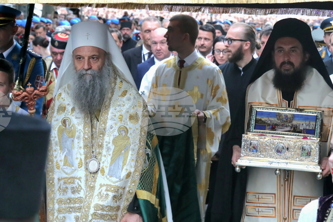 Сръбският патриарх Порфирий е на посещение в сръбски манастири в Косово заедно с духовния съветник на Тръмп