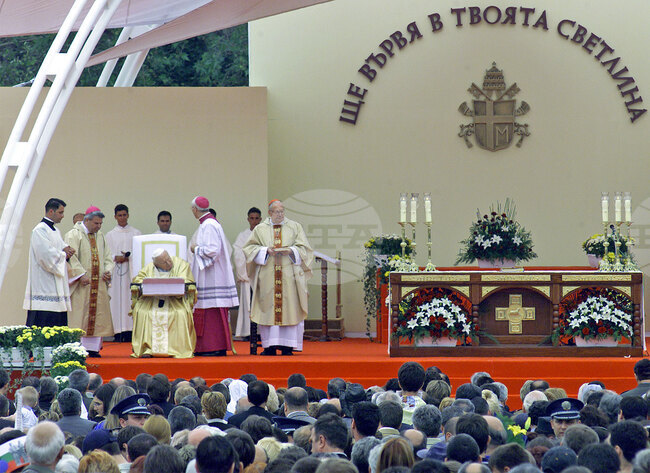 May 26, 2002: Pope John Paul II Beatifies Three Bulgarian Catholic Priests Executed by Communist Regime