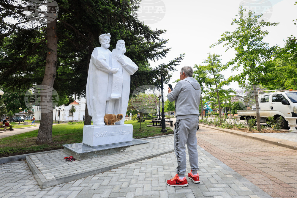 Поморие - паметник на Св. св. Кирил и Методий - монумент