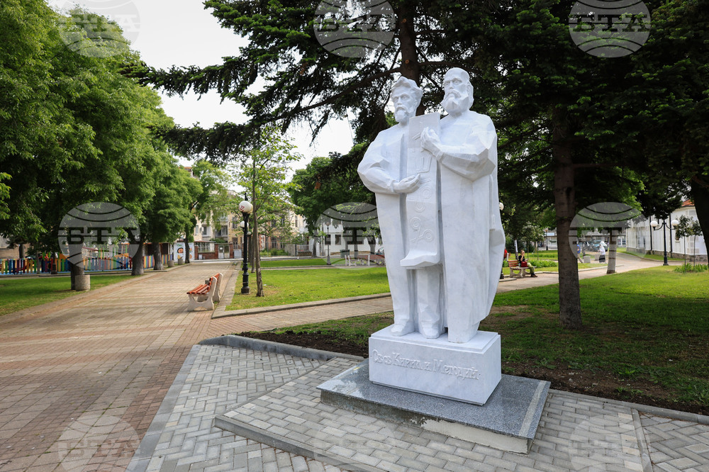 Поморие - паметник на Св. св. Кирил и Методий - монумент