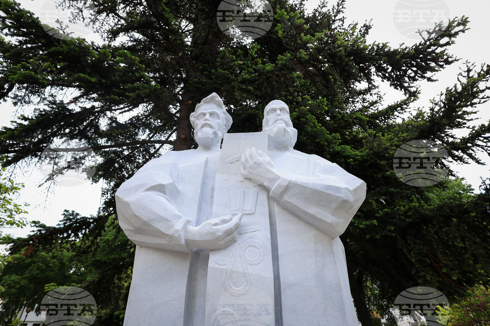 Поморие - паметник на Св. св. Кирил и Методий - монумент