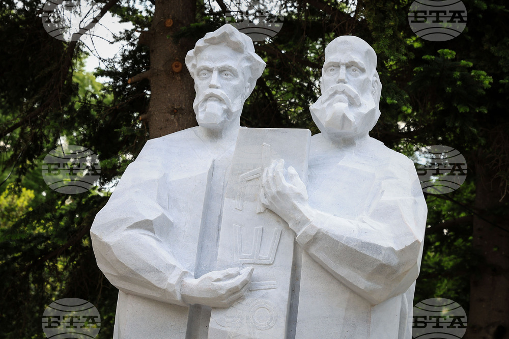Поморие - паметник на Св. св. Кирил и Методий - монумент