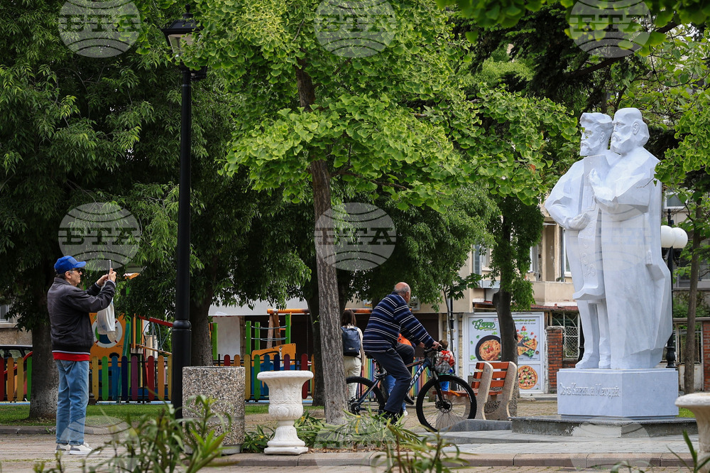 Поморие - паметник на Св. св. Кирил и Методий - монумент
