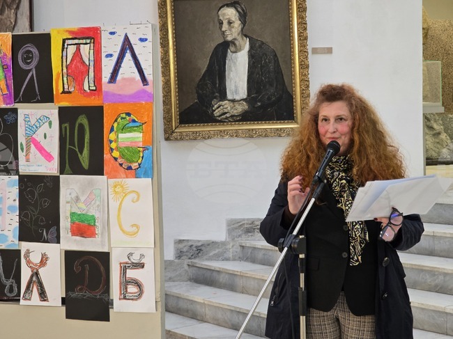 Изложба, посветена на буквите, откриха в плевенската художествена галерия „Илия Бешков" по проект „Музеят е муза"