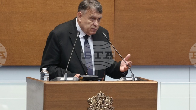Education Minister Says Government Will Take Measures to Halt Closure of Schools