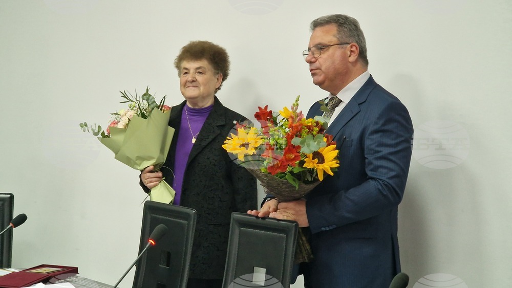 Шумен - Шуменски университет „Епископ Константин Преславски“ - Почетен плакет - проф. Русанка Петрова