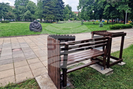 Търговище - пейка - кърмещи майки