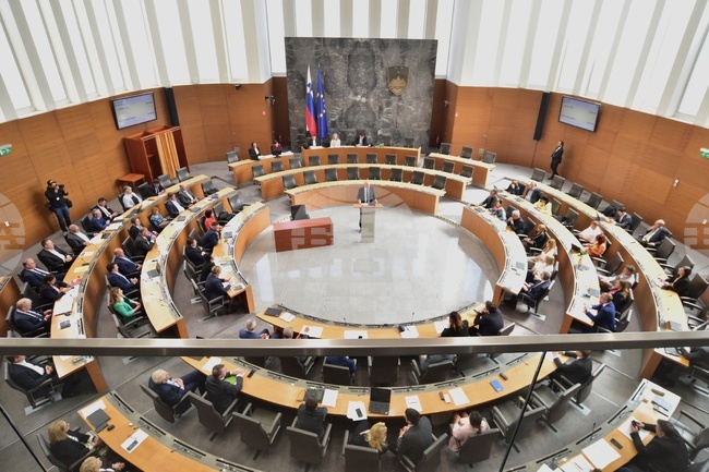 Словенският парламент потвърди министрите в правителството на Янез Янша