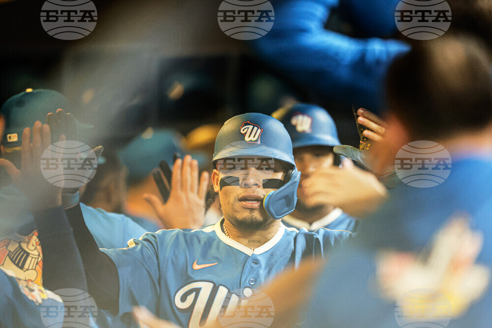 Dodgers Brewers Baseball