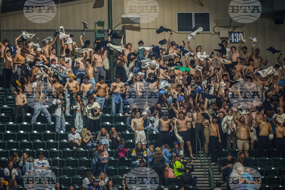 Dodgers Brewers Baseball