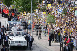 Italy Pope Acerra