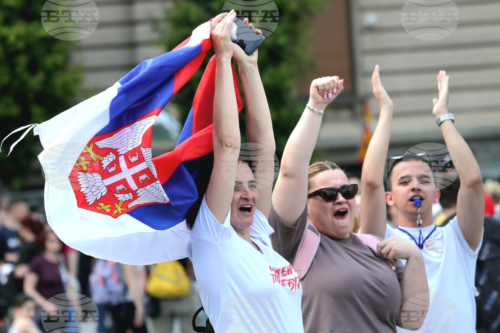 Участници в предстоящия антиправителствен протест, организиран от студенти, се придвижват към Белград; организаторите призовават за бдителност