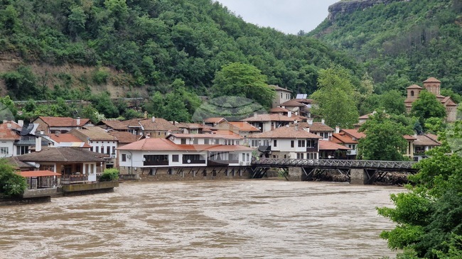 Министерство на околната среда и водите продължава да следи обстановката в страната във връзка с валежите и ще реагира при необходимост