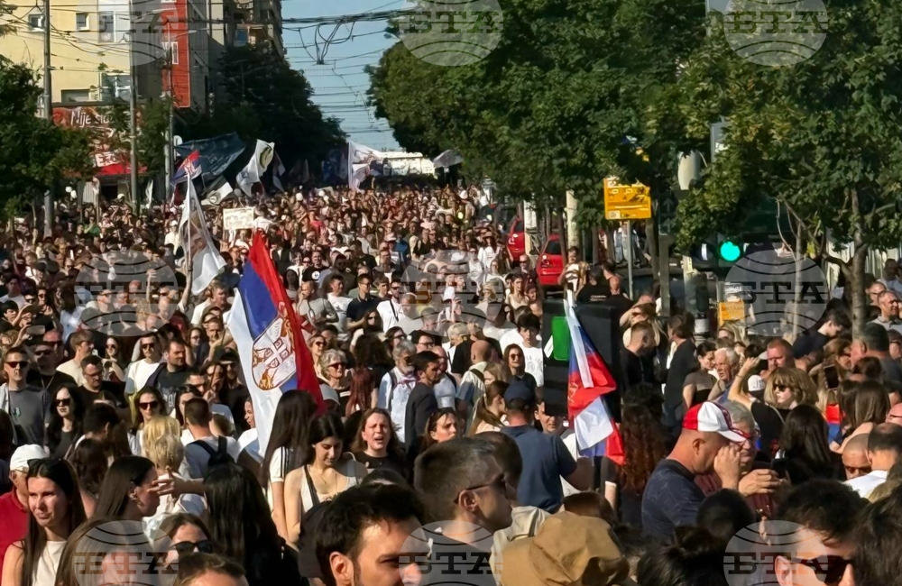 Thousands Rally in Belgrade Calling for Early Elections at Anti-Government Protest
