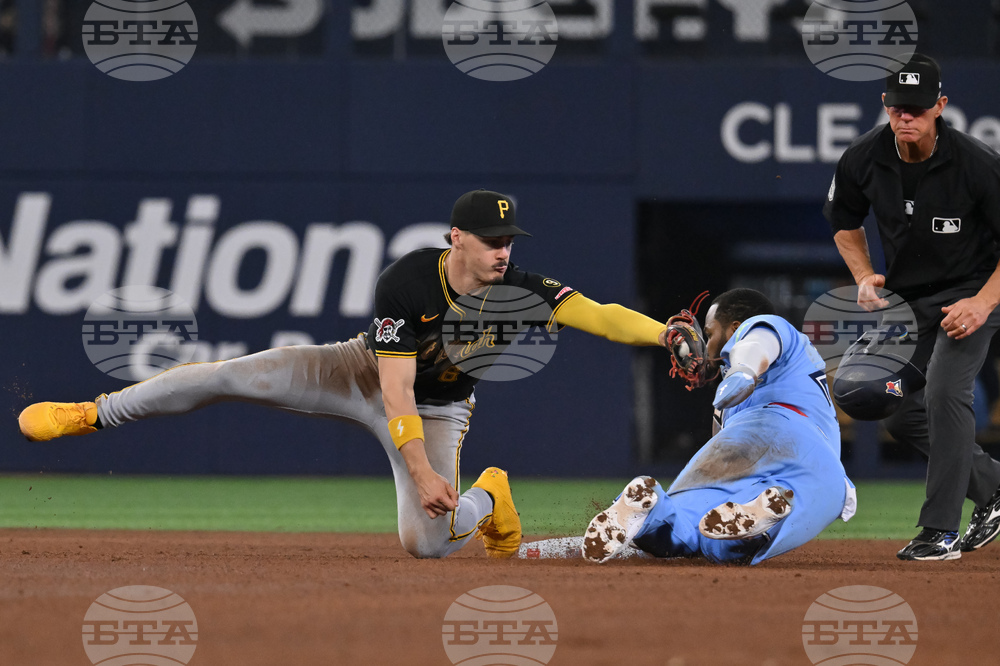 Pirates Braves Baseball