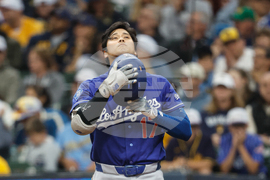 Dodgers Brewers Baseball